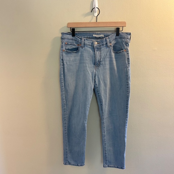 Levi’s Mid Rise Boyfriend Jeans Womens Size 31 Light Wash Denim Jean Casual - Picture 3 of 10